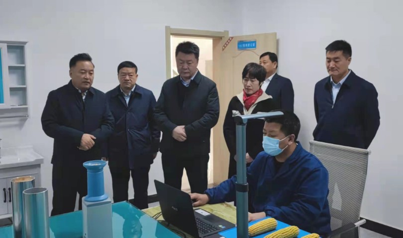 酒泉市政府黨組成員、副市長哈里別克來敦煌種業(yè)調(diào)研指導(dǎo)工作