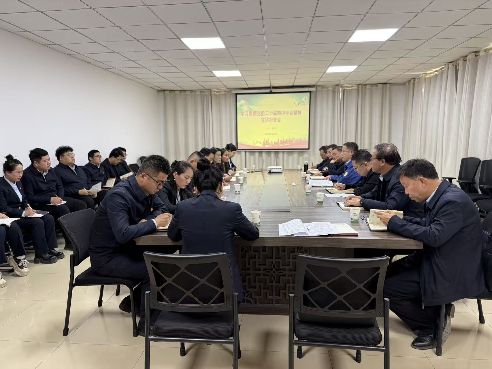 景偉德到敦煌種業果蔬制品有限公司黨支部宣講黨的二十屆四中全會精神